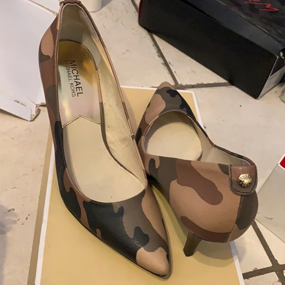 Michael Kors 4 inch pumps